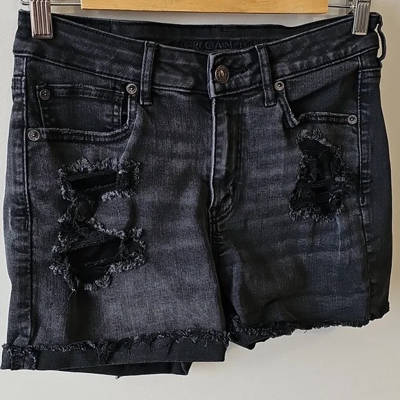 American Eagle Outfitters Size 6 Black Distressed Style Jean Shorts - Picture 2 of 8